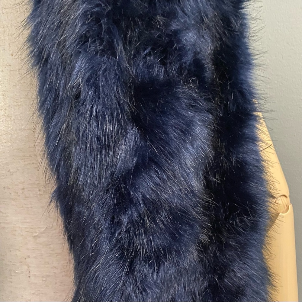 Honey Punch Dark Blue Faux Fur Vest Super Soft Size S/M - Picture 2 of 15